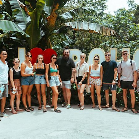 Mad Monkey Panglao Hostel Bagian luar foto