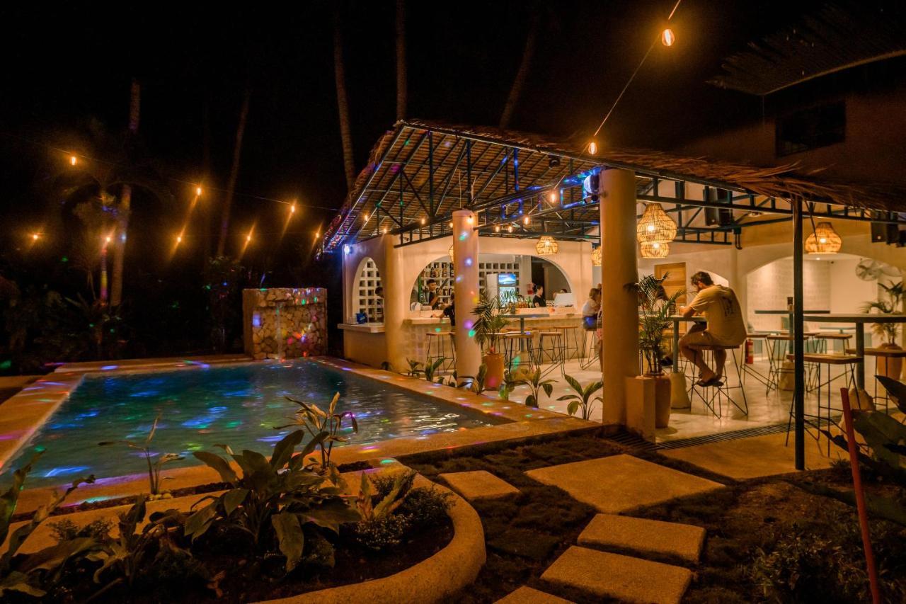 Mad Monkey Panglao Hostel Bagian luar foto