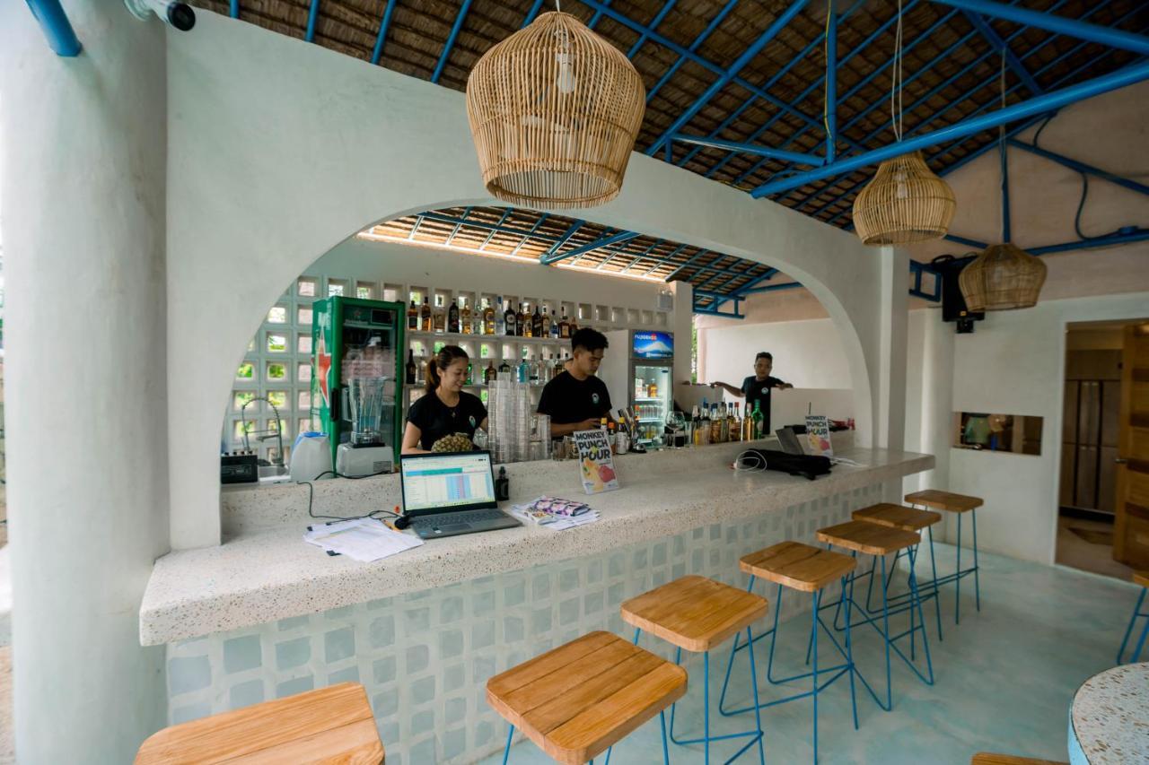 Mad Monkey Panglao Hostel Bagian luar foto