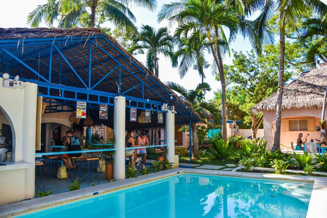 Mad Monkey Panglao Hostel Bagian luar foto