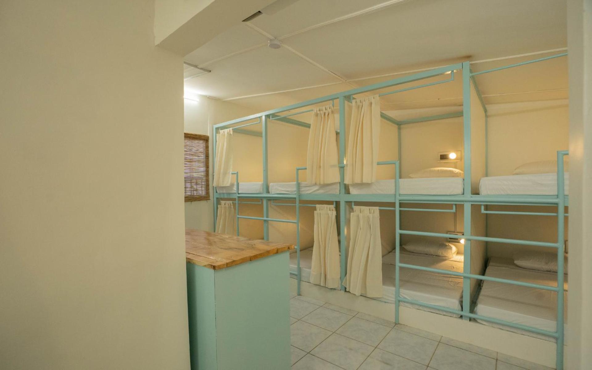 Mad Monkey Panglao Hostel Bagian luar foto