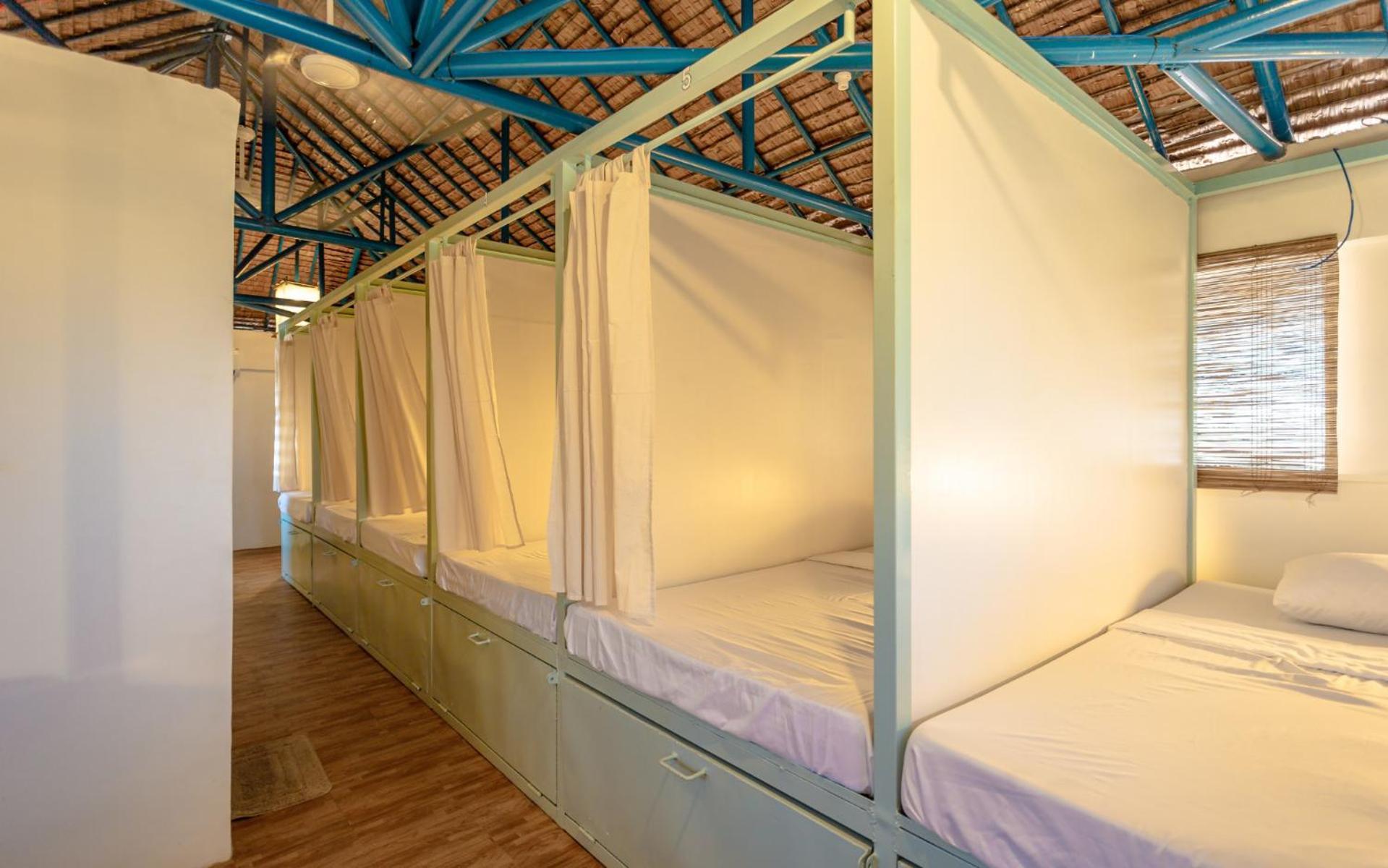 Mad Monkey Panglao Hostel Bagian luar foto