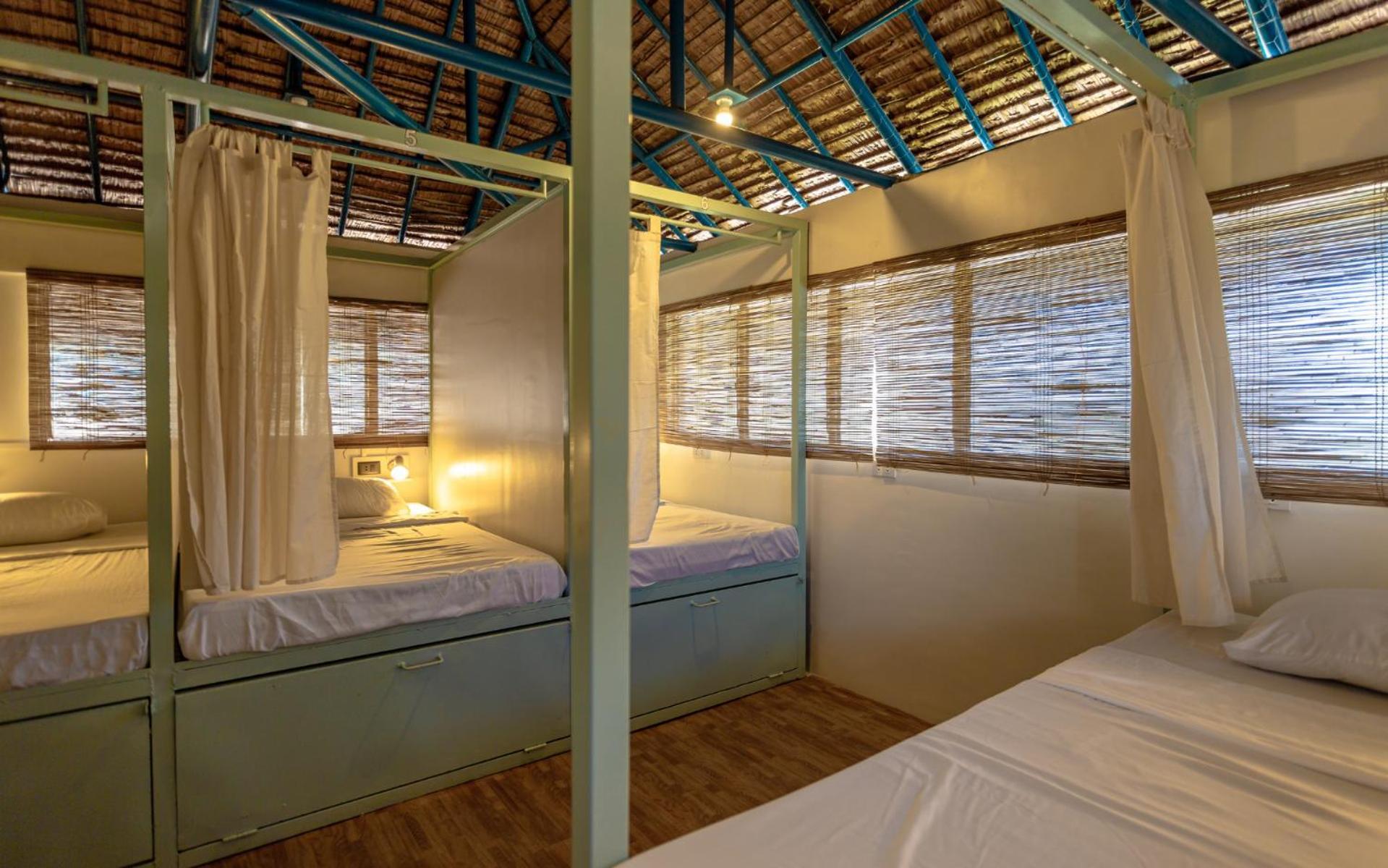 Mad Monkey Panglao Hostel Bagian luar foto