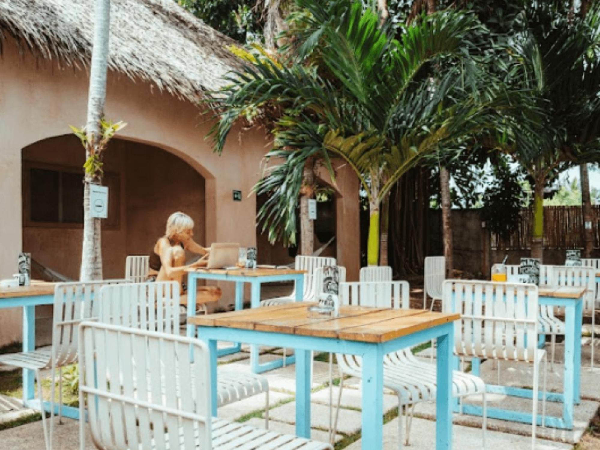 Mad Monkey Panglao Hostel Bagian luar foto